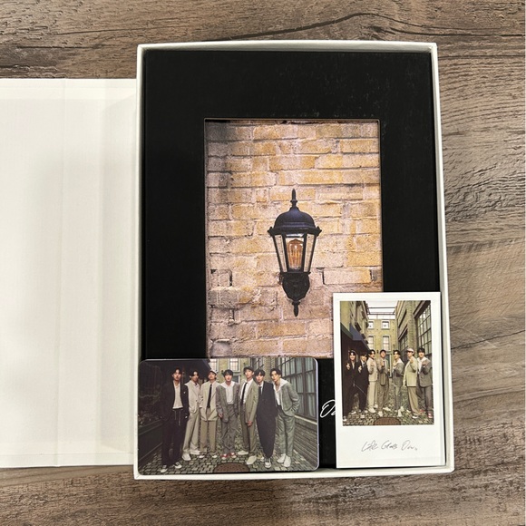 BTS BE Album - Picture 8 of 9